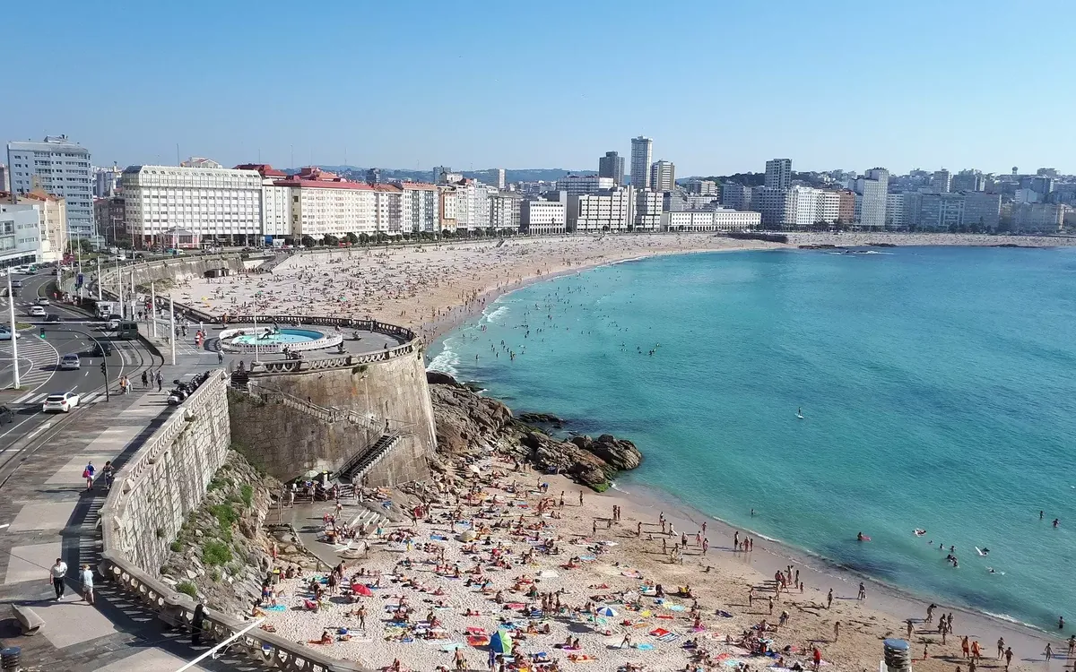 Vista de A Coruña — reunificación de deudas con Agrupa