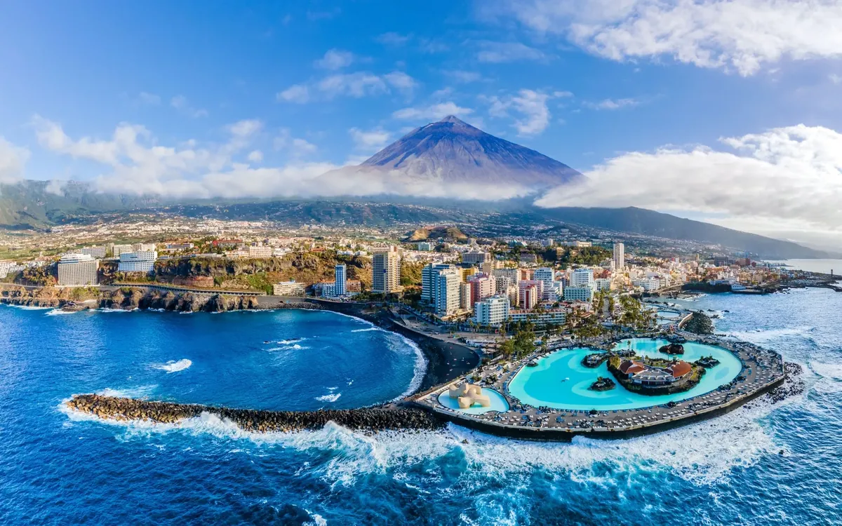 Vista de Santa Cruz de Tenerife — reunificación de deudas con Agrupa