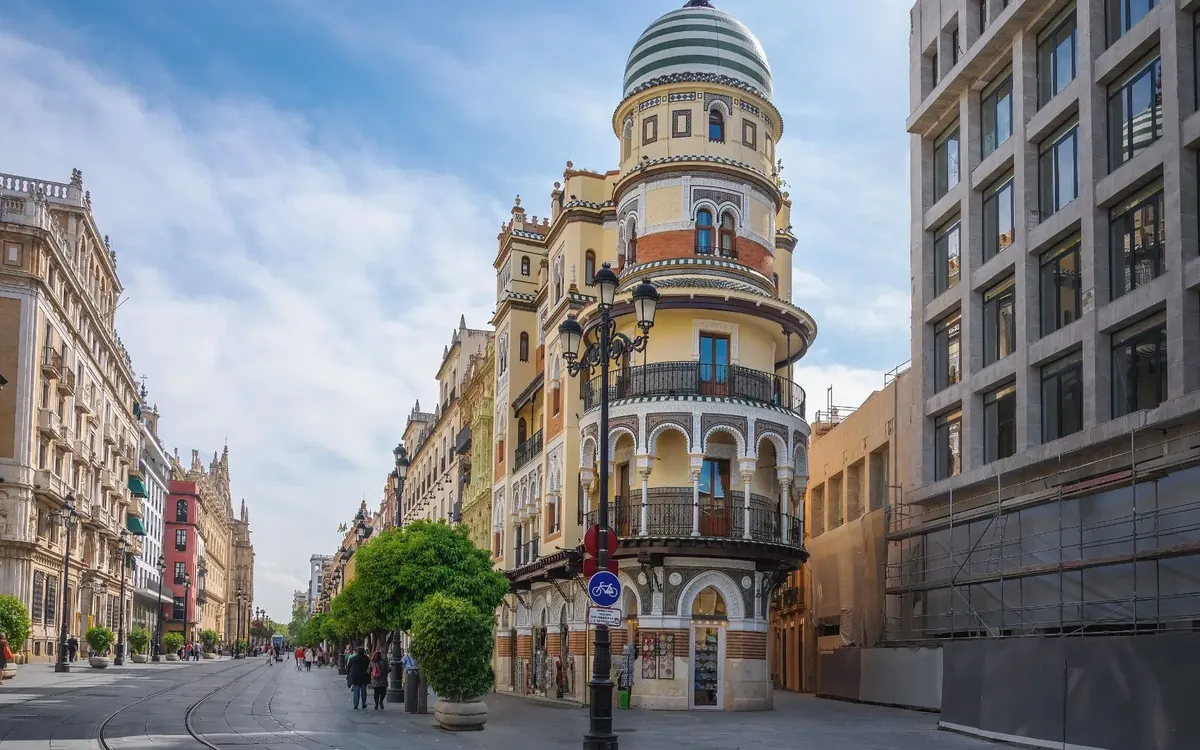 Vista de Sevilla — reunificación de deudas con Agrupa